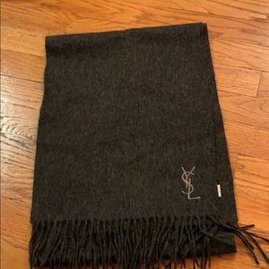 Gray men’s scarf